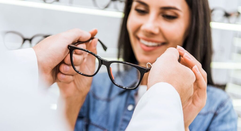 Optician, 10 informații pe care orice specialist ar vrea să le cunoști